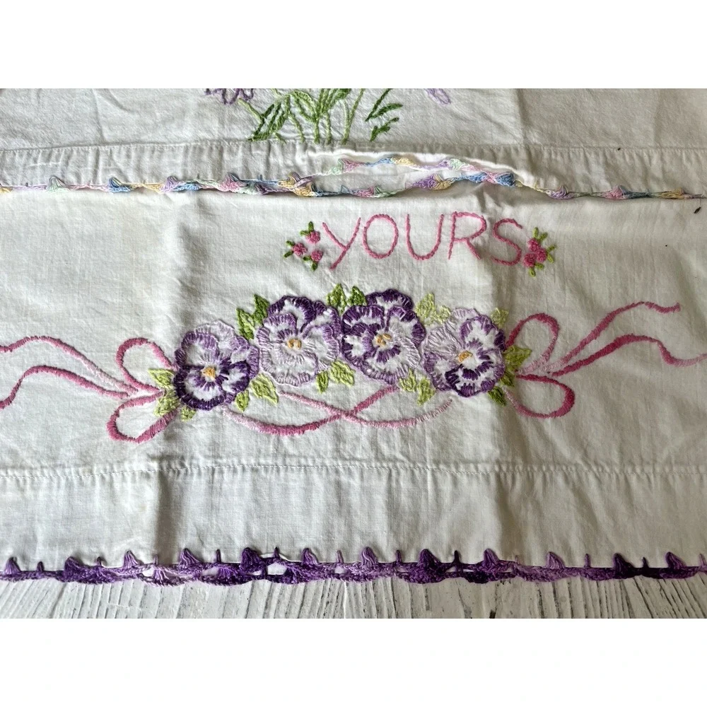 Vintage‎ Lot 0f 3 Mix Match Embroidered Crocheted Pillowcases + Dresser Scarf